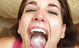 Kinky Girlfriend Swallows Jizz without Any Shame